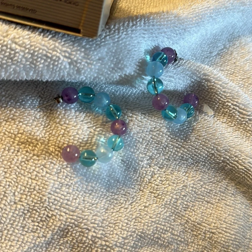 Avon Vintage 1989  Sea Swept Earrings pierced